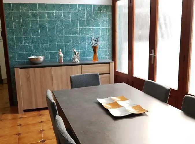 Casual House *